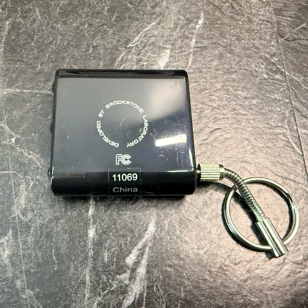 BROOKSTONE Digital Photo Keychain - Picture 4 of 12